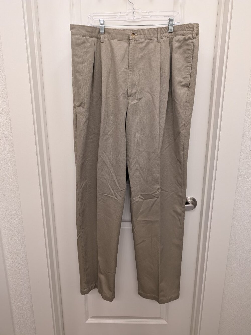 LL Bean Mens 40x34 Khaki Tan Pleated Front Chino Dress Pants Slacks